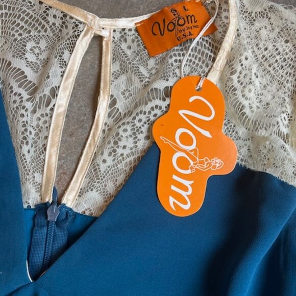 Voom by Joy Han Illusion Lace Bell Sleeves Flowy Dress Women's Size Large (8-10) - Picture 4 of 6